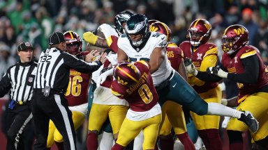 Голям обрат, напрежение и сбиване с трима изгонени: Нощта на дербитата в НФЛ не разочарова