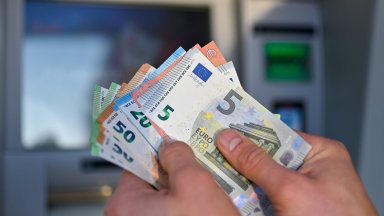 Изплащането на първите пенсии в евро започва на 7 януари