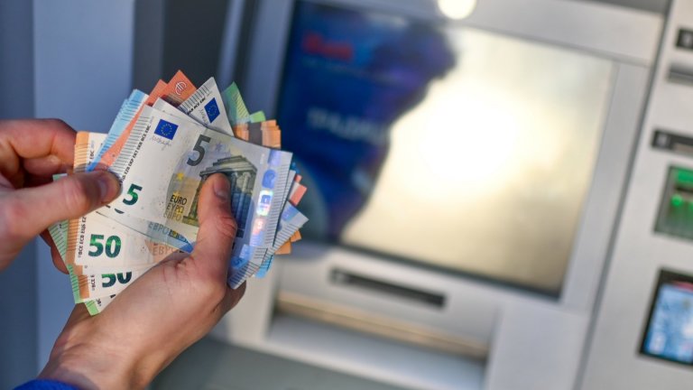 Средната заплата у нас расте с 13% за година, надхвърли 1400 евро