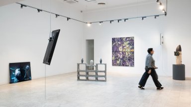 Изложбата "Екрани и интриги" се удължава до 11 януари 2026 година