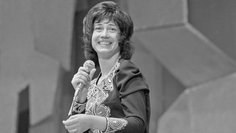 Мария Нейкова: Песента "Двама" е толкова вътре в хората, че на концерт не ме познаха без нея