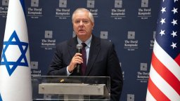 Американски сенатор призова за военни действия срещу "Хамас" и "Хизбула", ако не се разоръжат