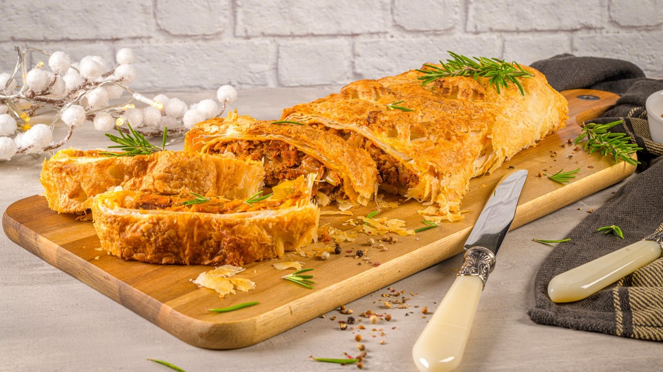 Зелник с кайма и кисело зеле