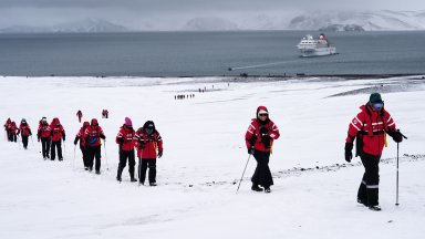 60 години след идването първите туристи в Антарктида, туризмът вече е ерес