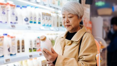 Китай налага мита до 43% върху вноса на млечни продукти от ЕС след разследване