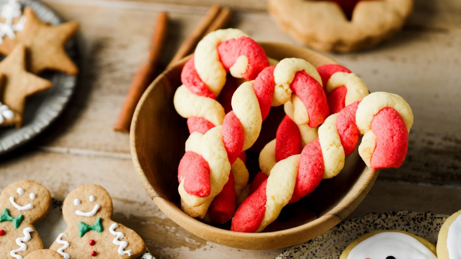 Коледно забавление: Да си приготвим бисквитки коледни бастунчета