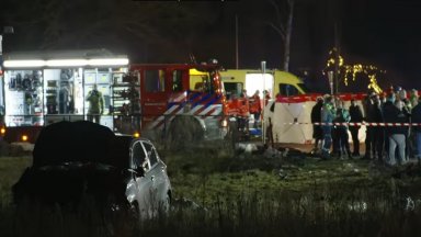 Кола се вряза в множество хора по време на коледен парад в Нидерландия (видео)