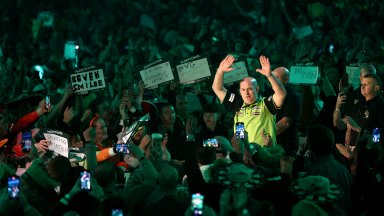 Когато спортът и партито се преплитат: Как дартсът се превърна в индустрия за милиони