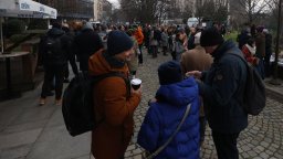 Нов протест с пиене на кафе в подкрепа на Мария Цънцарова (снимки)