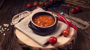 В духа на традициите: Вариации на боб чорба за Бъдни вечер