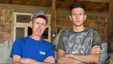 Три поколения в семейната кравеферма. Историята на фермерите от Красино