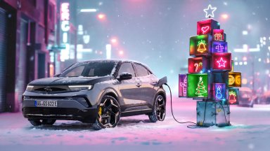 Новият Opel Mokka GSE захранва светлините на коледната елха
