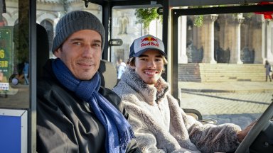 Никола Цолов смени болида с коледно влакче, а до него седна Васил Терзиев