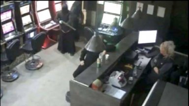 Има задържани за стрелбата в казино край Гоце Делчев, единият ранен е в столична болница