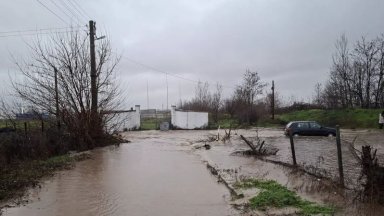 След потопа в Гелеменово: "Реката преля, но дигата издържа"