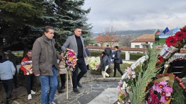 Божанов и Мирчев се поклониха пред пред Тюркян чешма 