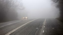 АПИ: Поради мъгла видимостта в няколко области в страната е намалена 