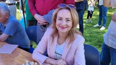 Антоанета Стефанова дели второто място след 10 кръга на световното по шахмат