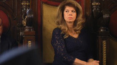 От ефира до върха: Първата жена президент в историята на България (снимки)