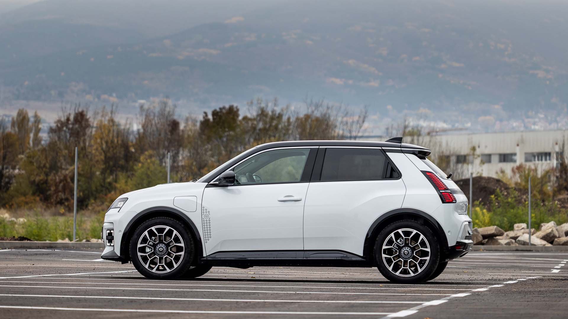 Renault 5 E-Tech electric Roland-Garros