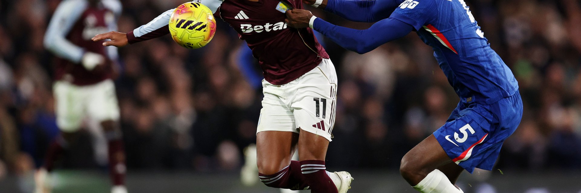 Жокер от пейката донесе на Астън Вила обрат в Лондон и 11-а поредна победа