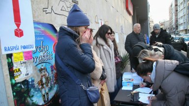 В Сърбия правят подписка за свикване на предсрочни парламентарни избори