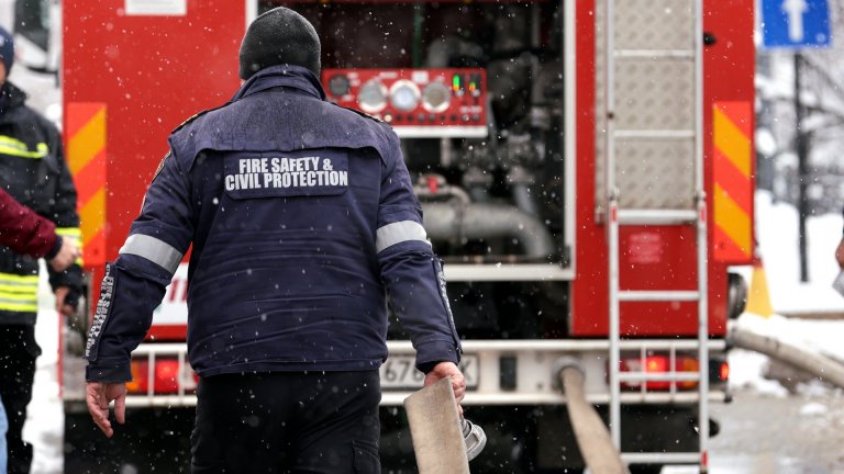 Двама пострадаха при пожар в къща в столичния квартал "Левски В"