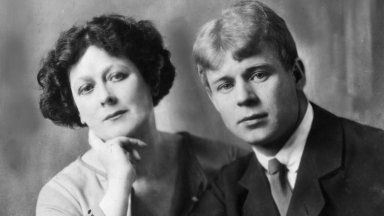 Век без Сергей Есенин - трагичният поет на Русия, който умира при странни обстоятелства