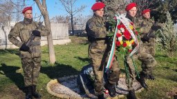 В Плевен почетоха паметта на българските военни, загинали в Ирак (снимки)