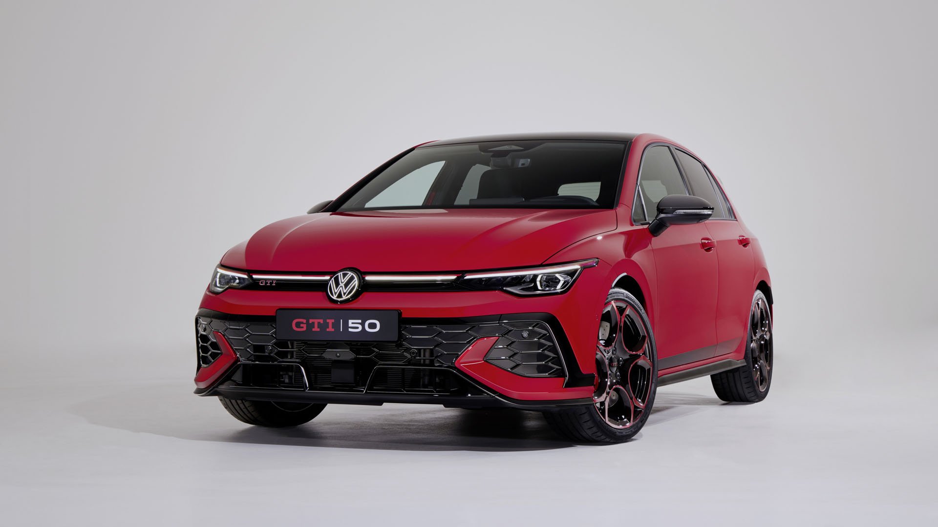 Юбилейният Volkswagen Golf GTI Edition 50