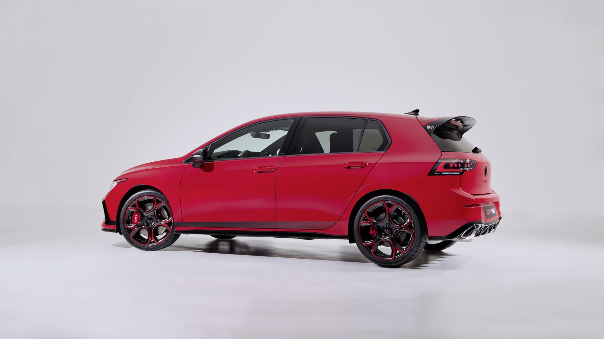 Юбилейният Volkswagen Golf GTI Edition 50