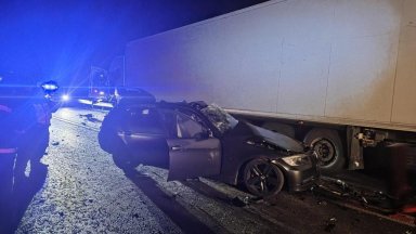 След удара в тир в Хаинбоаз: В колата с двете жертви са открити флакони с райски газ