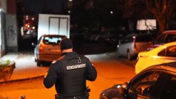 Задържани са баща и син за въоръжения грабеж в София (снимки)