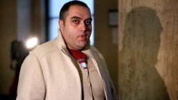 СГС остави на свобода уволнения заради камери училищен шеф, но удвои паричната му гаранция