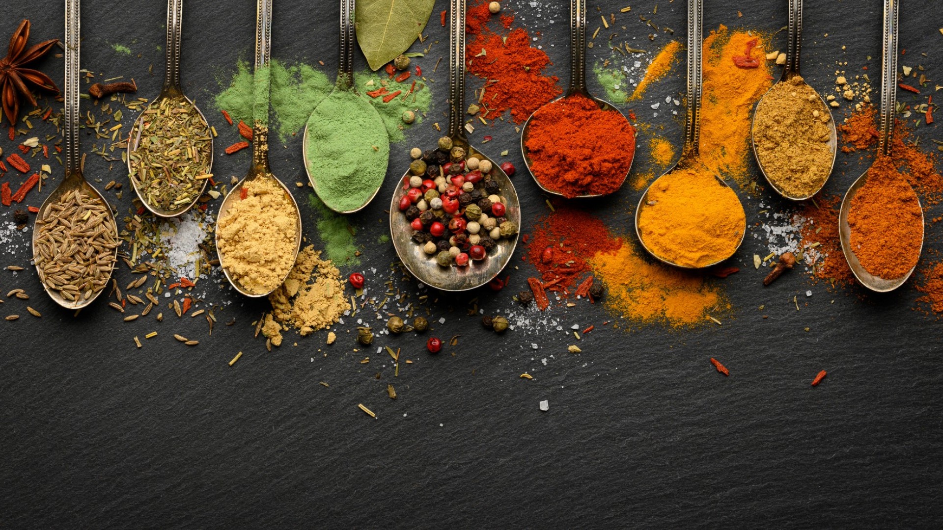 Подправките, които помагат на храносмилането след празниците