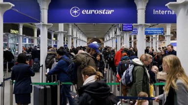 Eurostar спря всички влакове между Лондон и Европа заради сериозна авария в тунела под Ламанша