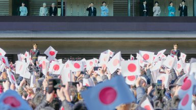 Japonska cesarska družina v Tokiu sprejela tisoče novoletnih obiskovalcev