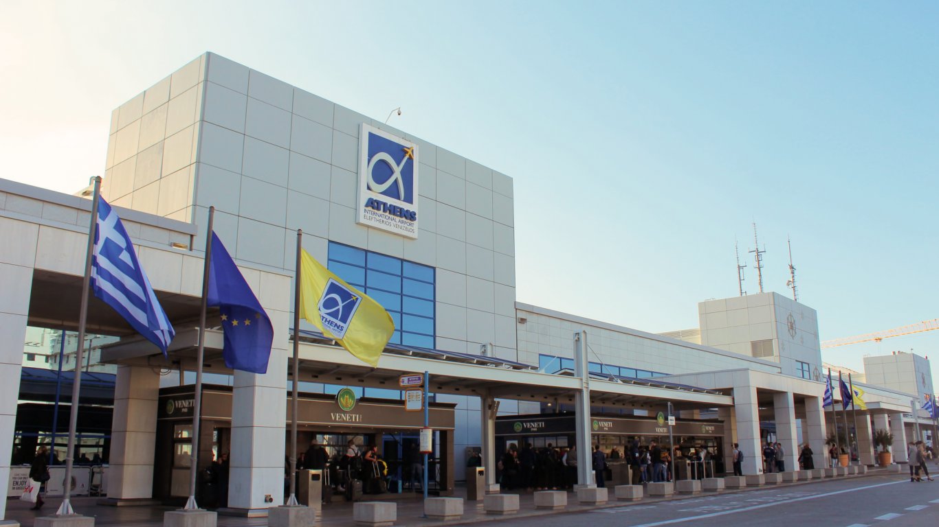 Сериозен технически проблем затвори за полети небето на Гърция