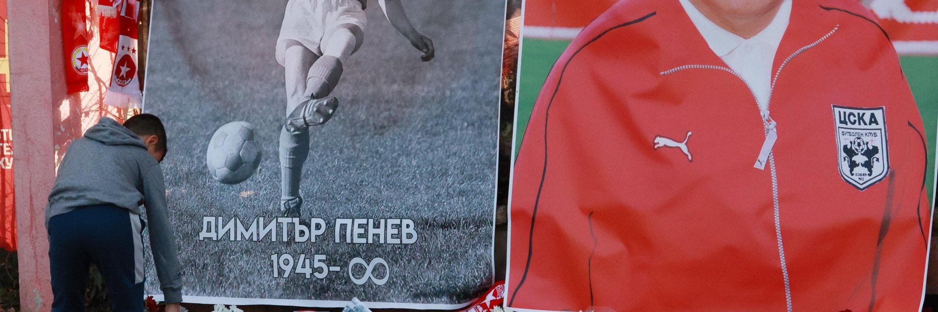 Малки и големи тъгуват, стотици отдават почит на Стратега пред "Армията" (галерия)