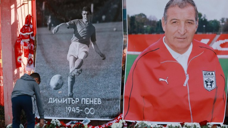 Малки и големи тъгуват, стотици отдават почит на Стратега пред "Армията" (галерия)