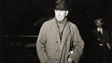 Авторът на "Американска трагедия" имал ФБР досие на "опасен елемент" 