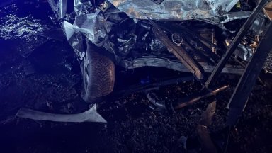 18-годишен загина, а четирима са ранени след катастрофа между три коли във Велико Търново