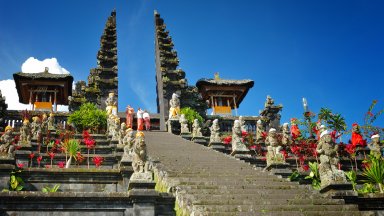 Пура Бесаки: Какво прави храма в Бали толкова уникален?