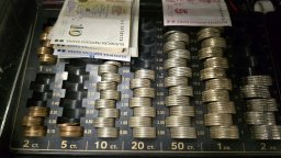 Еврото влезе, но левът стана вайръл звезда