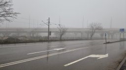 Слагат двуметрови телени огради около жп линията във Враца, където влак прегази ученик