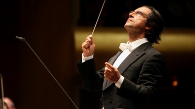 Маестро Рикардо Мути ще дирижира концерт в затвор в Милано