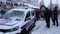 Лед скова транспорта в Нидерландия и Франция, Хърватия обяви червен код за ниски температури