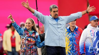 Не просто първа дама. Какво знаем за жената до Мадуро – Силия Флорес