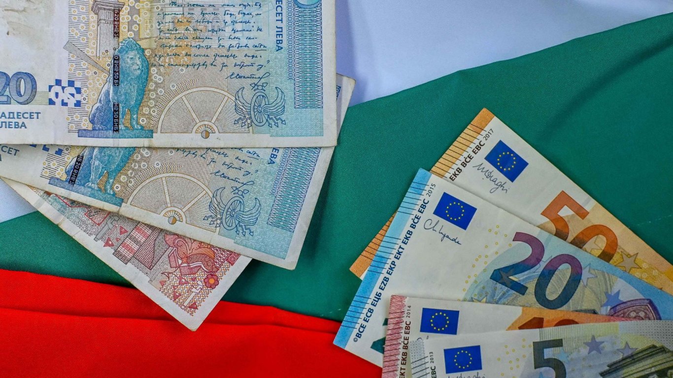 БНБ: 89% от левовете в обращение вече са изтеглени, остават 3,4 млрд. 