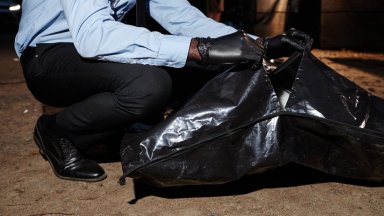 Платиха $3,25 милиона обезщетение за американка, намерена жива в чувал за трупове